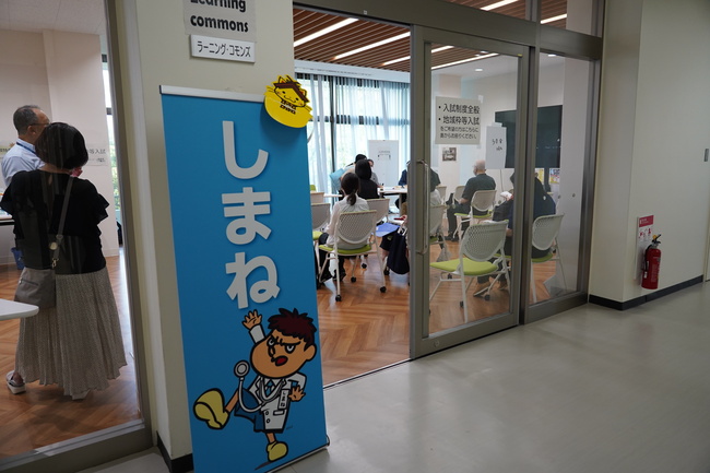 く
